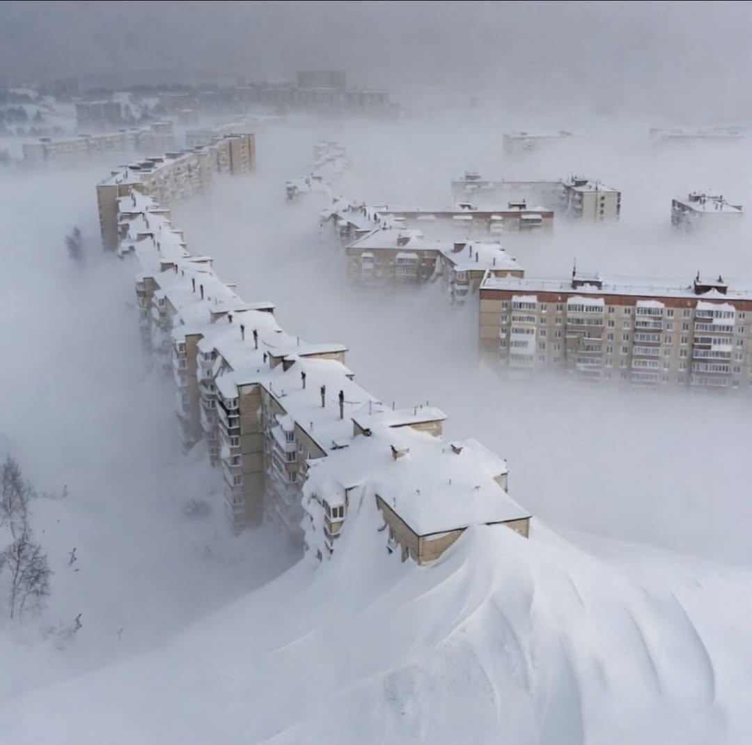 Na Kam�atke, im je hej, m��u sa s�nkova� z okna